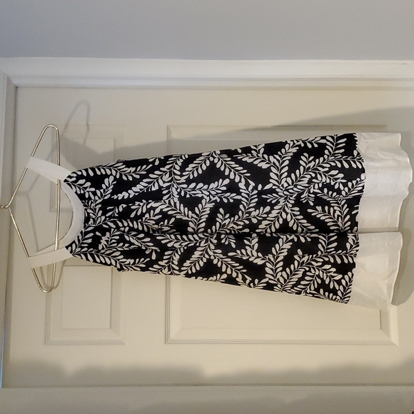 Black and white floral dress - Picture 3 of 8